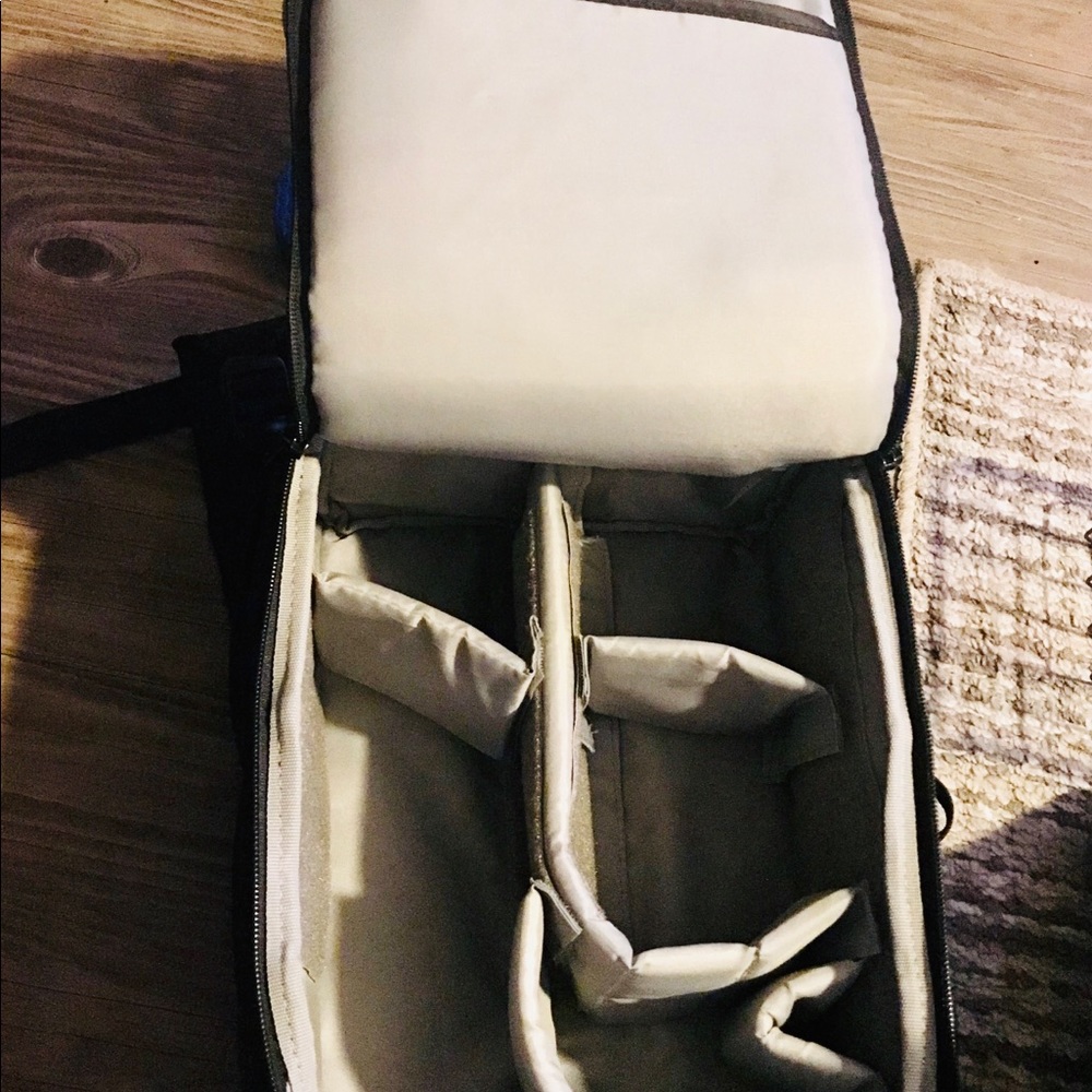 Lowepro Camera backpack - Picture 6 of 6